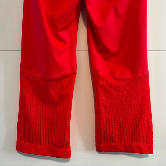 Nike Pro | Capri Leggings - Picture 9 of 11